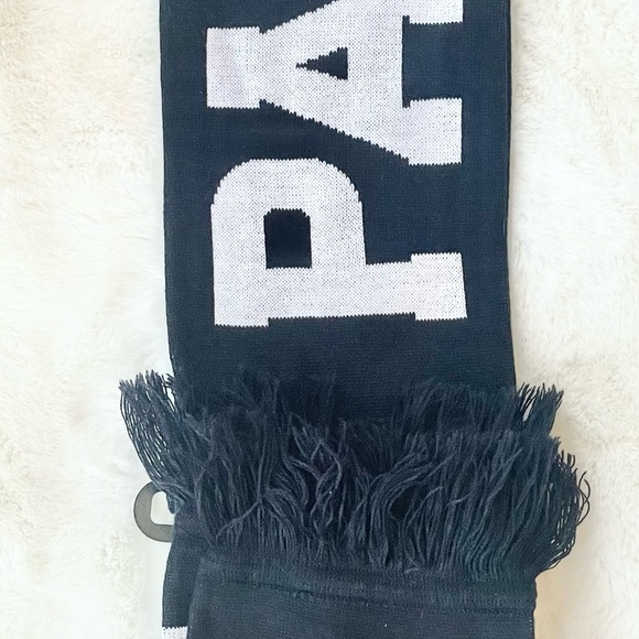 New with tag INDIANA PACERS SCARF official NBA Gear with LOGO & PACERS IN white - Picture 4 of 5